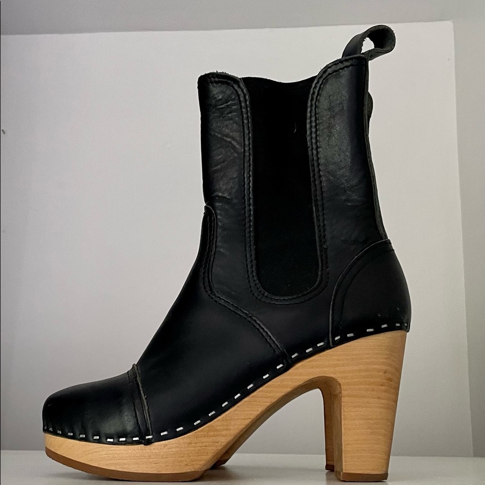 Swedish Hasbeens, Cilla Chelsea Pull-on high ankle black leather boot. Size 6.